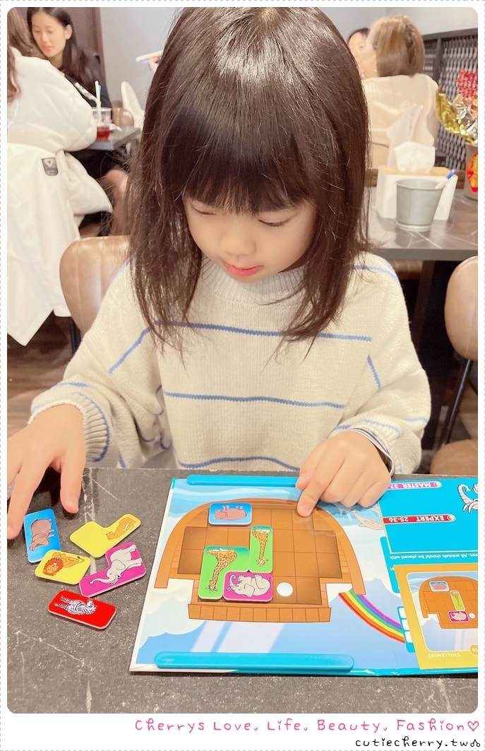 SMART GAMES 桌遊推薦|信誼/上誼兒童益智桌遊開箱總整理,幼兒到 99 歲都能玩的益智遊戲♥ - 第52張圖 SMART GAMES 桌遊推薦|信誼/上誼兒童益智桌遊開箱總整理,幼兒到 99 歲都能玩的益智遊戲♥