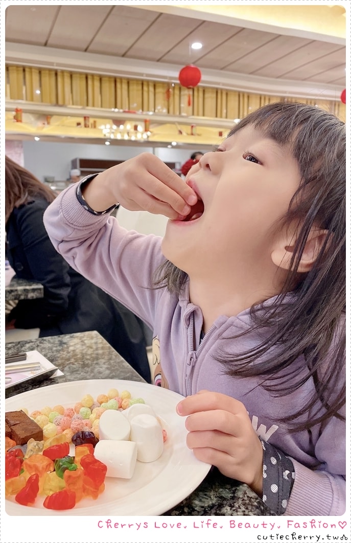 淡水親子飯店推薦｜福容大飯店淡水漁人碼頭，利百代主題房、露營主題房，POPA 親子體能館放電攻略