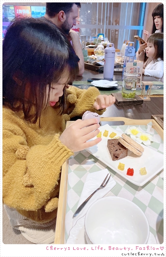 淡水親子飯店推薦｜福容大飯店淡水漁人碼頭，利百代主題房、露營主題房，POPA 親子體能館放電攻略